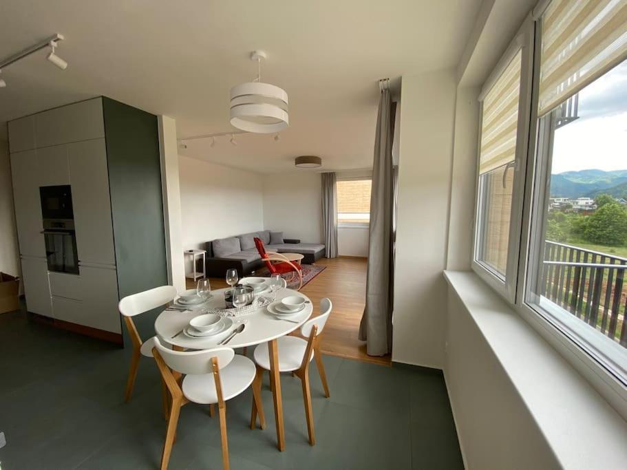 班斯卡-比斯特里察New Flat With A Mountain View, Garage Parking公寓 外观 照片