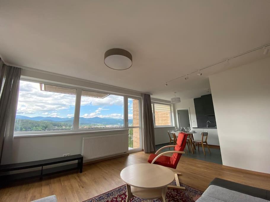 班斯卡-比斯特里察New Flat With A Mountain View, Garage Parking公寓 外观 照片