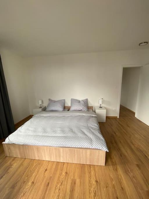 班斯卡-比斯特里察New Flat With A Mountain View, Garage Parking公寓 外观 照片