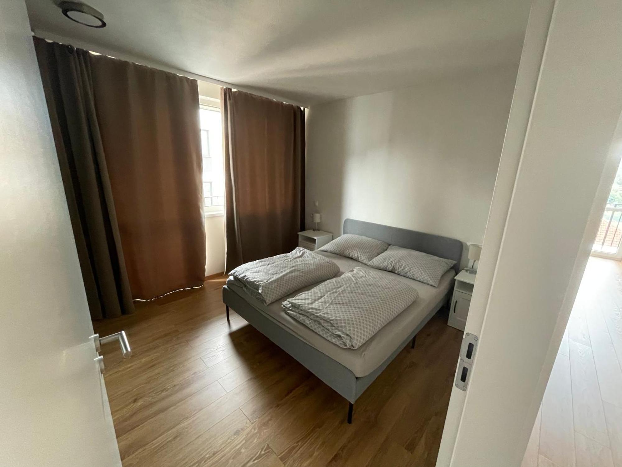 班斯卡-比斯特里察New Flat With A Mountain View, Garage Parking公寓 外观 照片