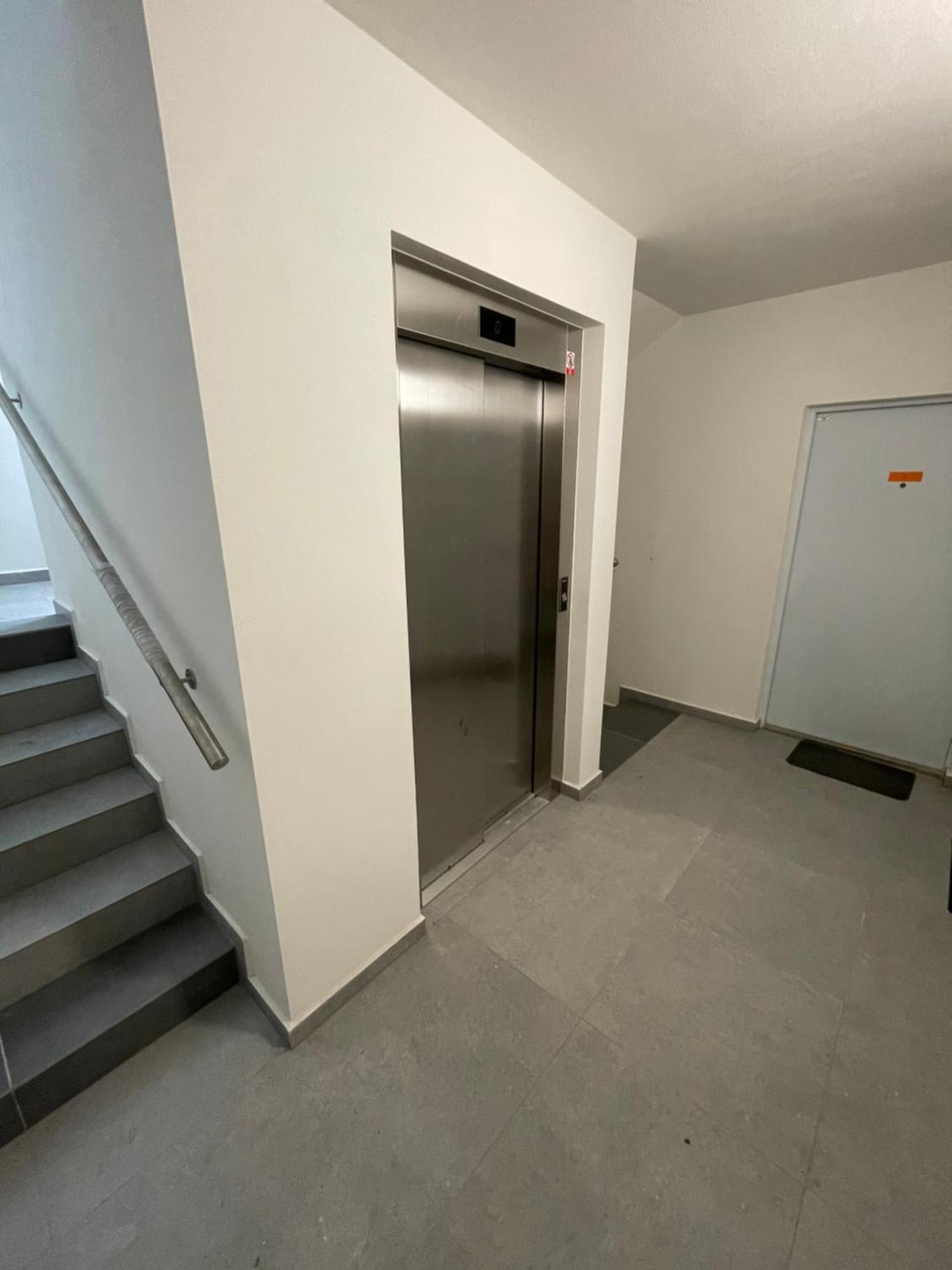 班斯卡-比斯特里察New Flat With A Mountain View, Garage Parking公寓 外观 照片