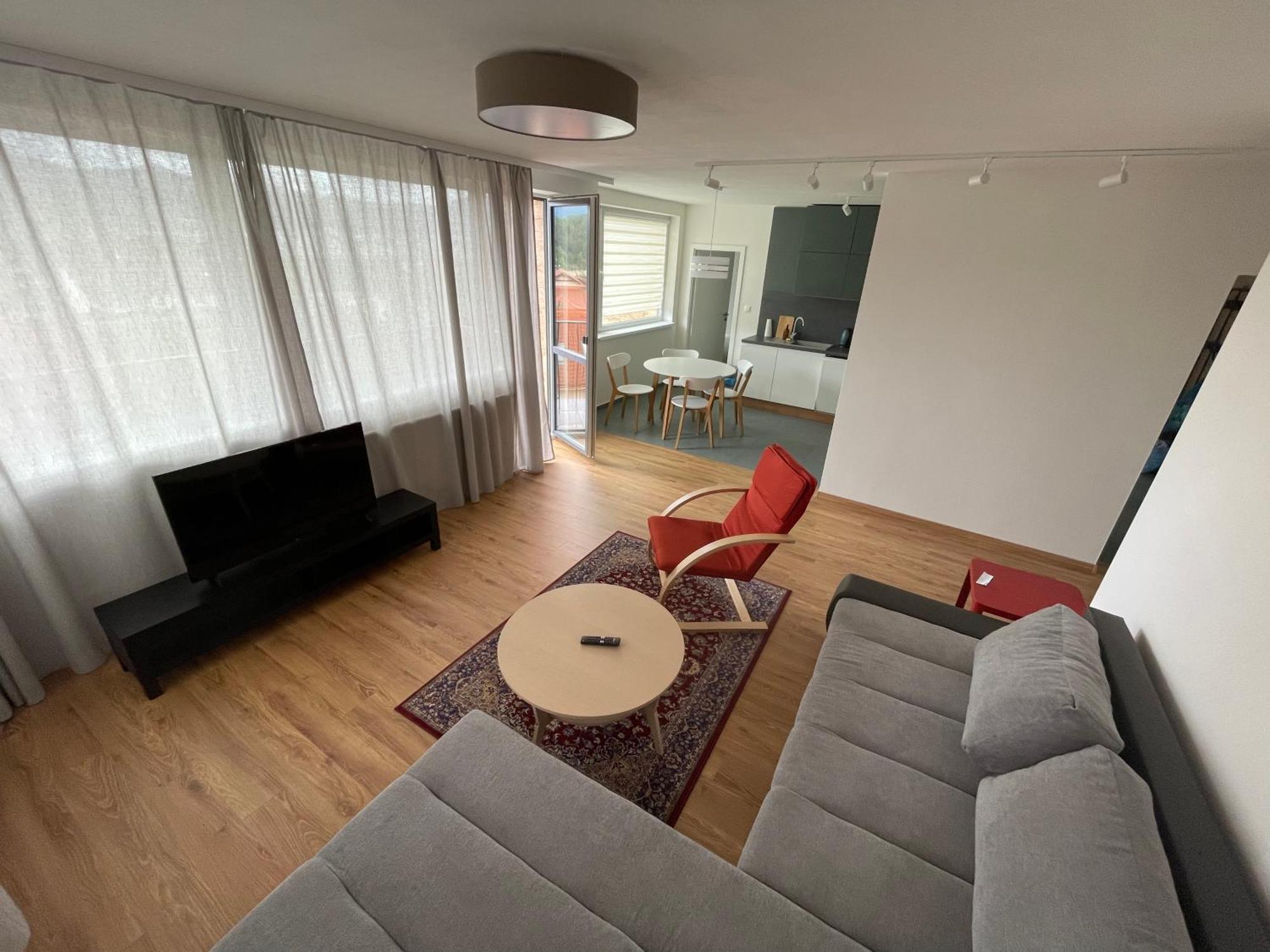 班斯卡-比斯特里察New Flat With A Mountain View, Garage Parking公寓 外观 照片