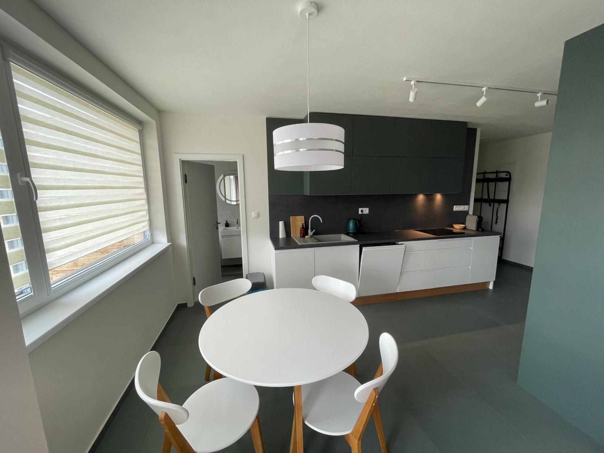 班斯卡-比斯特里察New Flat With A Mountain View, Garage Parking公寓 外观 照片